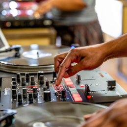 	Tables de mixage DJ - Numark - SCRATCH