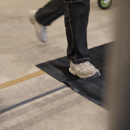 Passages de cables - Defender - Fine-Ribbed Mat 1m x 2m