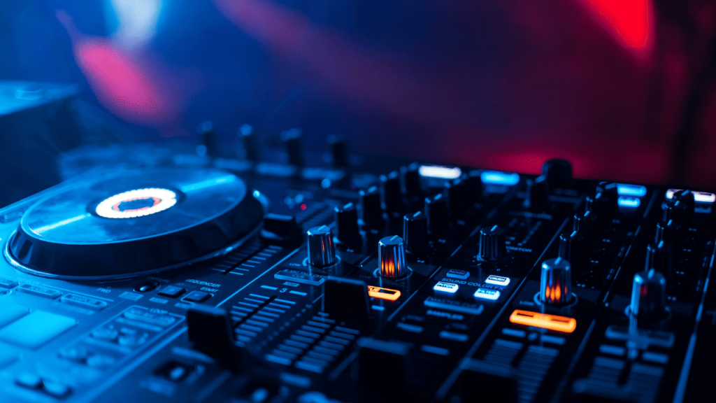 Comparatif & Top 5 des meilleurs contrôleurs DJ