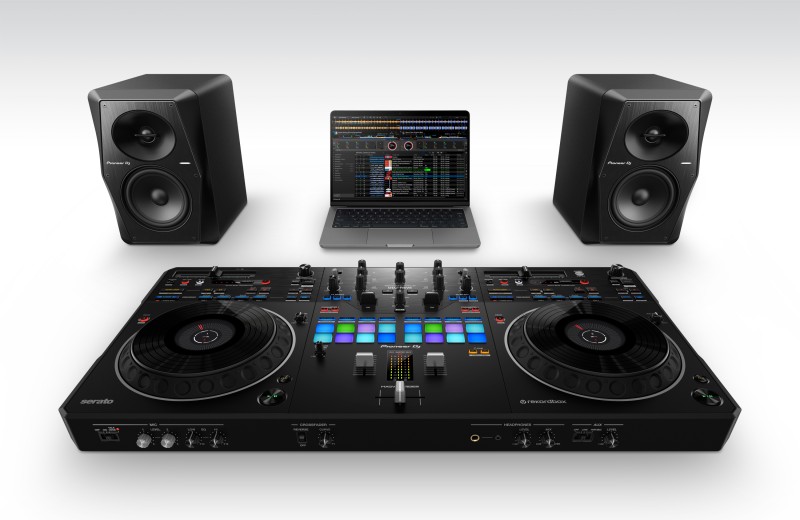 Pioneer DJ DDJ-REV5, contrôleur DJ avec scratch authentique et fonctions innovantes - guide d'achat, avis, test, prix et comparatif