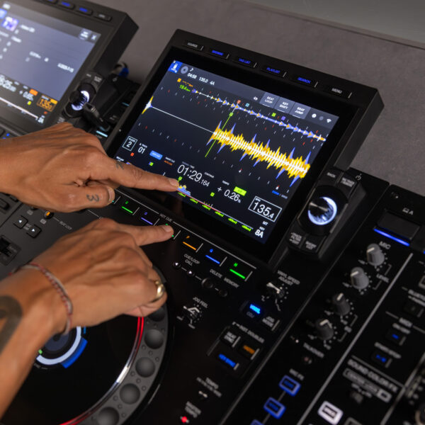 AlphaTheta CDJ-3000X : test complet, avis pro, prix et guide d’achat DJ détaillé 2025