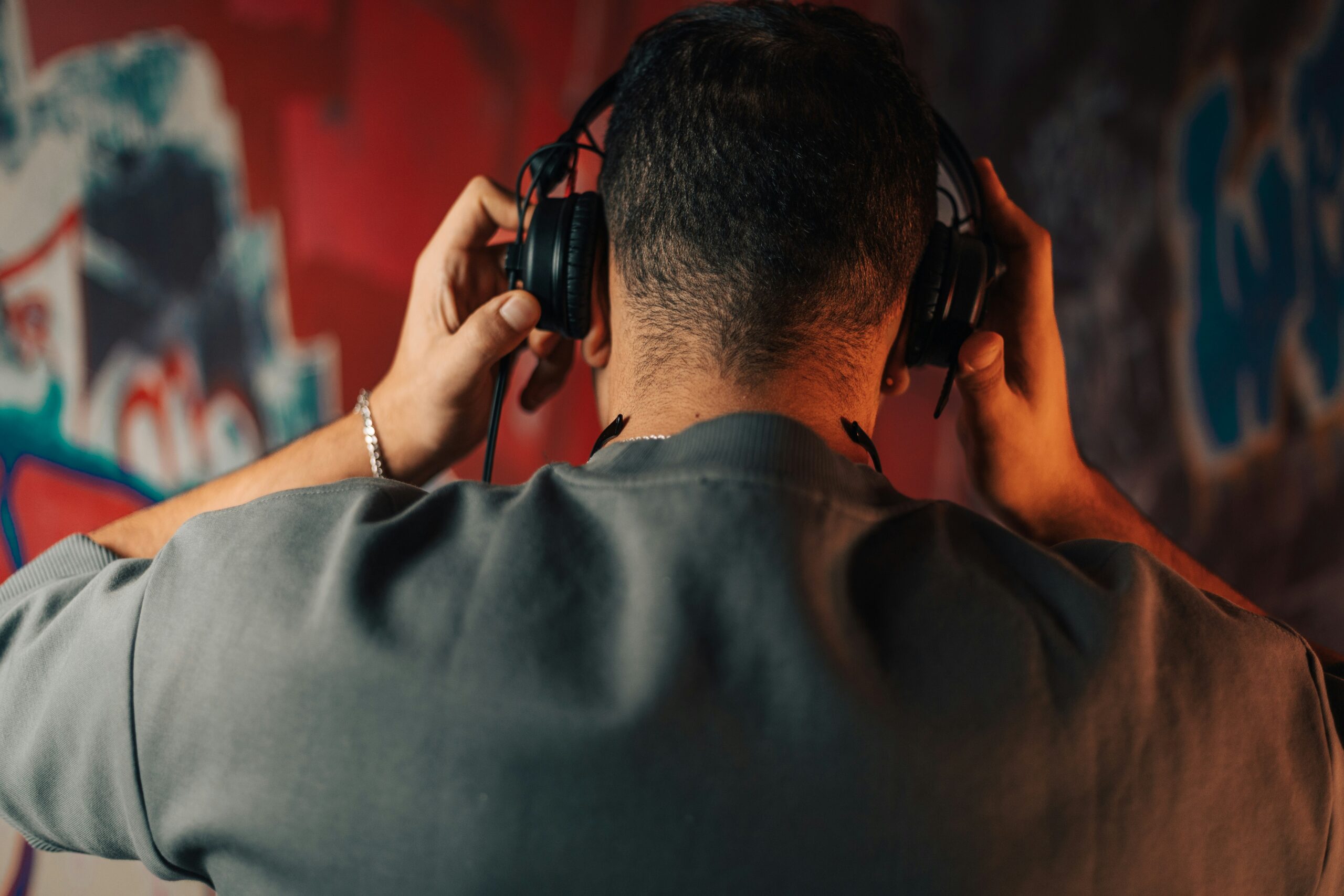 Guide des types de casques audio professionnels pour studio, DJ et gaming