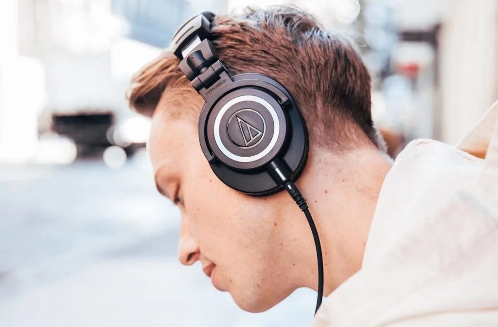 L'ATH-M50x, référence absolue de la gamme, est probablement le casque fermé le plus vendu dans les home studios à l'échelle mondiale.