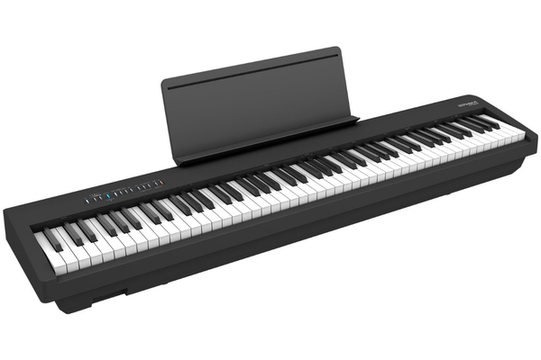 Piano numérique portable Roland FP-30X noir avec pupitre, clavier 88 touches sur fond blanc