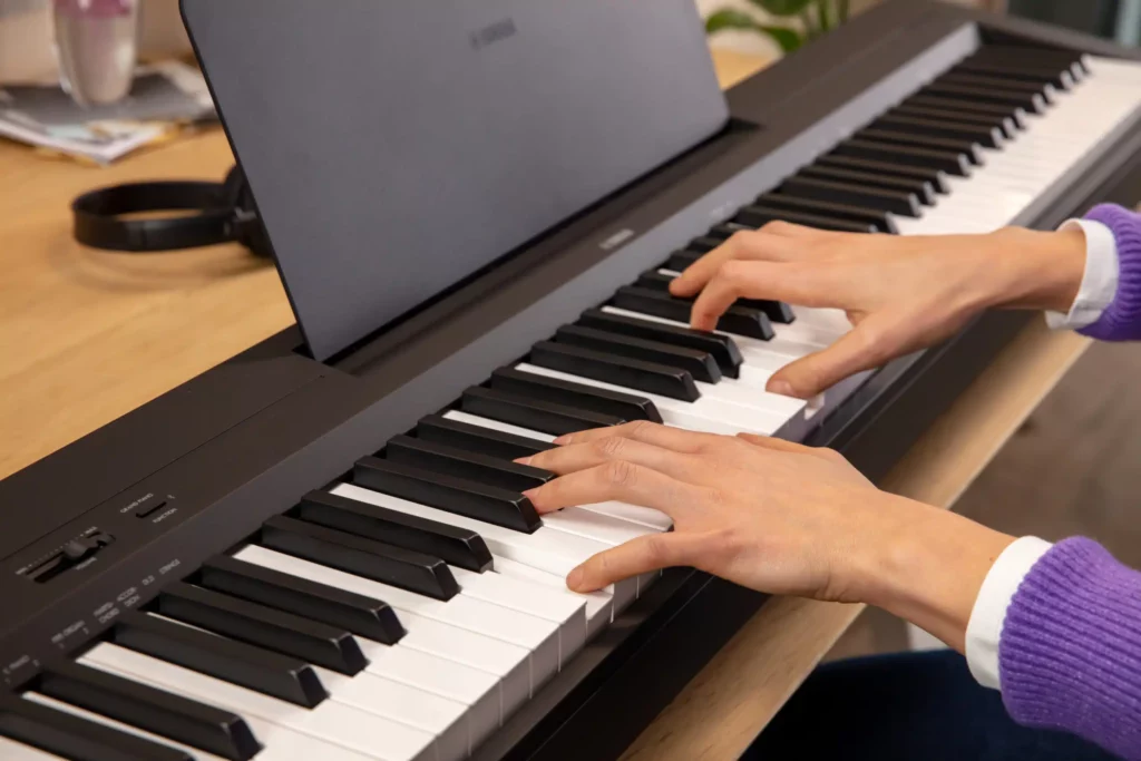 Piano numérique Yamaha P-145BT 88 touches lestées, premier piano numérique débutant Energyson