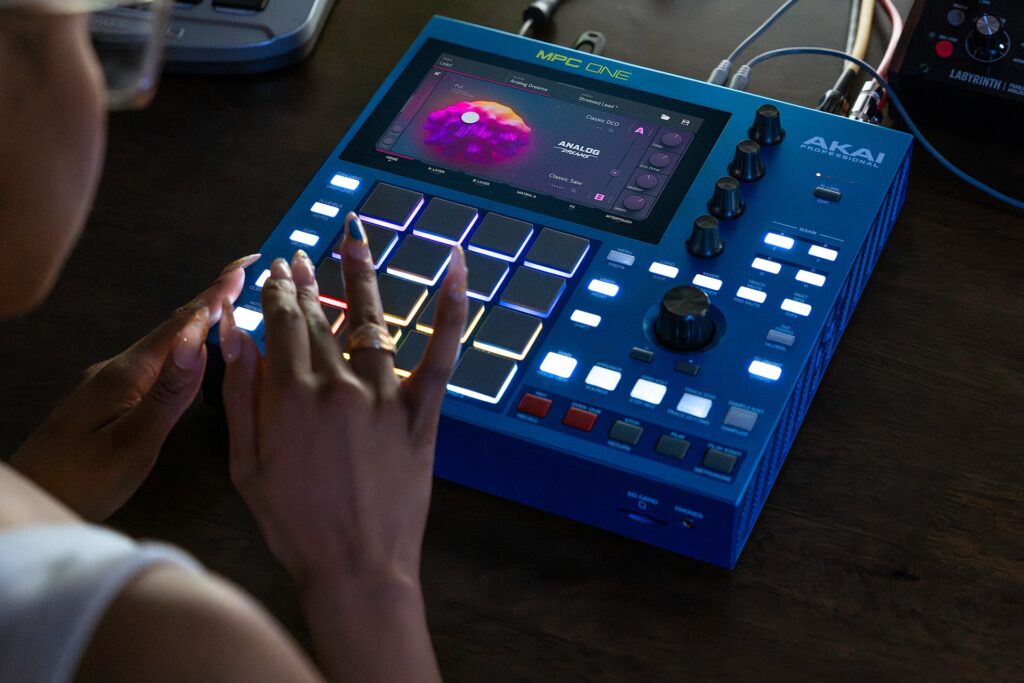 Akai MPC One G2, avis test comparatif d’une station de production autonome pour beatmaking