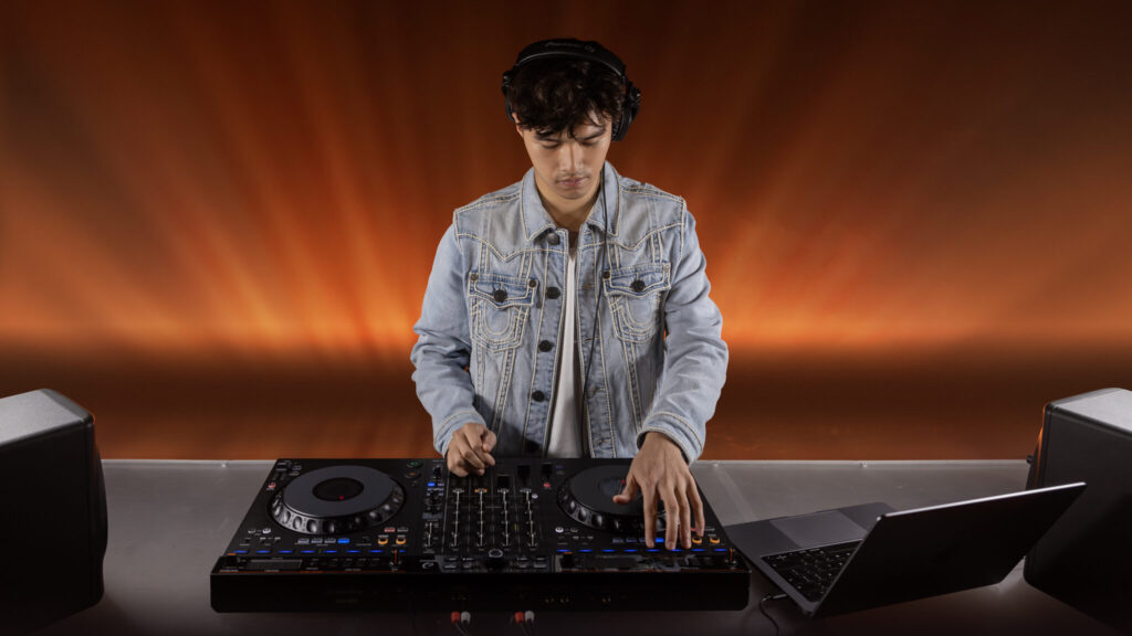 AlphaTheta DDJ-GRV6 investir directement dans 4 voies