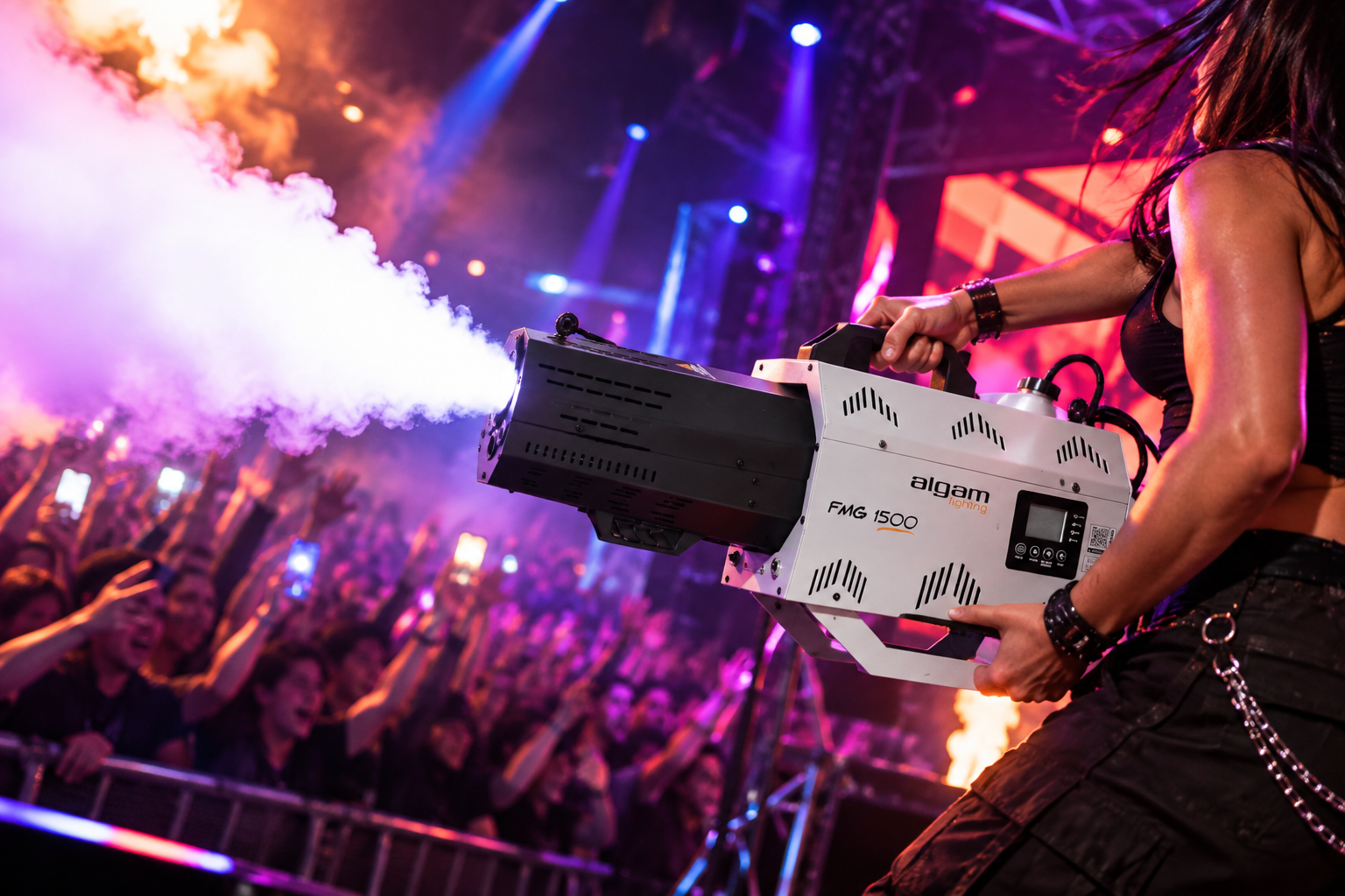 istolet à fumée avec jet lumineux utilisé pendant une prestation DJ